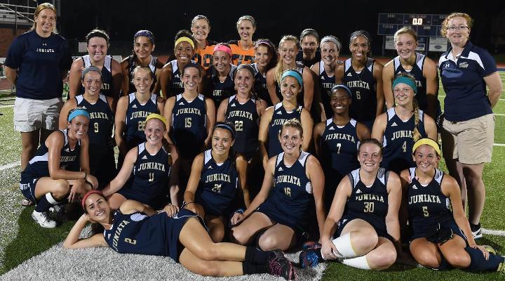Field Hockey’s Eight Game Winning Streak Comes to an End Against E-town
