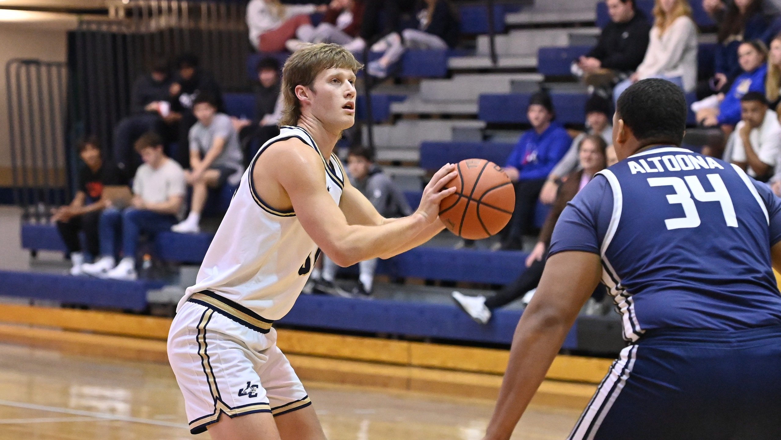 Husted Scores Career High 27 Points, Late Game Winner Against Dutchmen