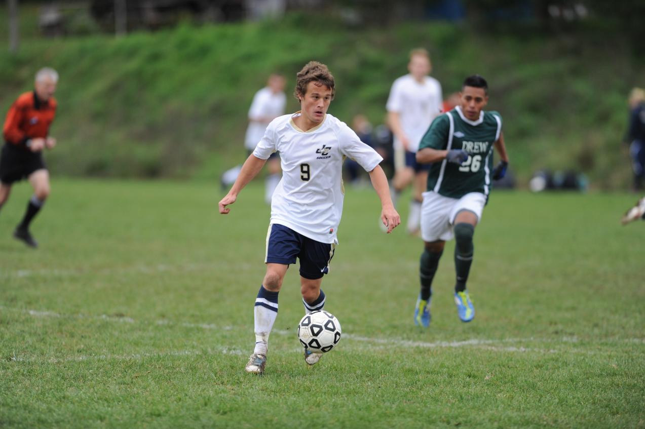 Men’s soccer puts Bearcats in the pound