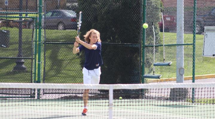 Matyas Kohout won at second singles 6-4, 7-5