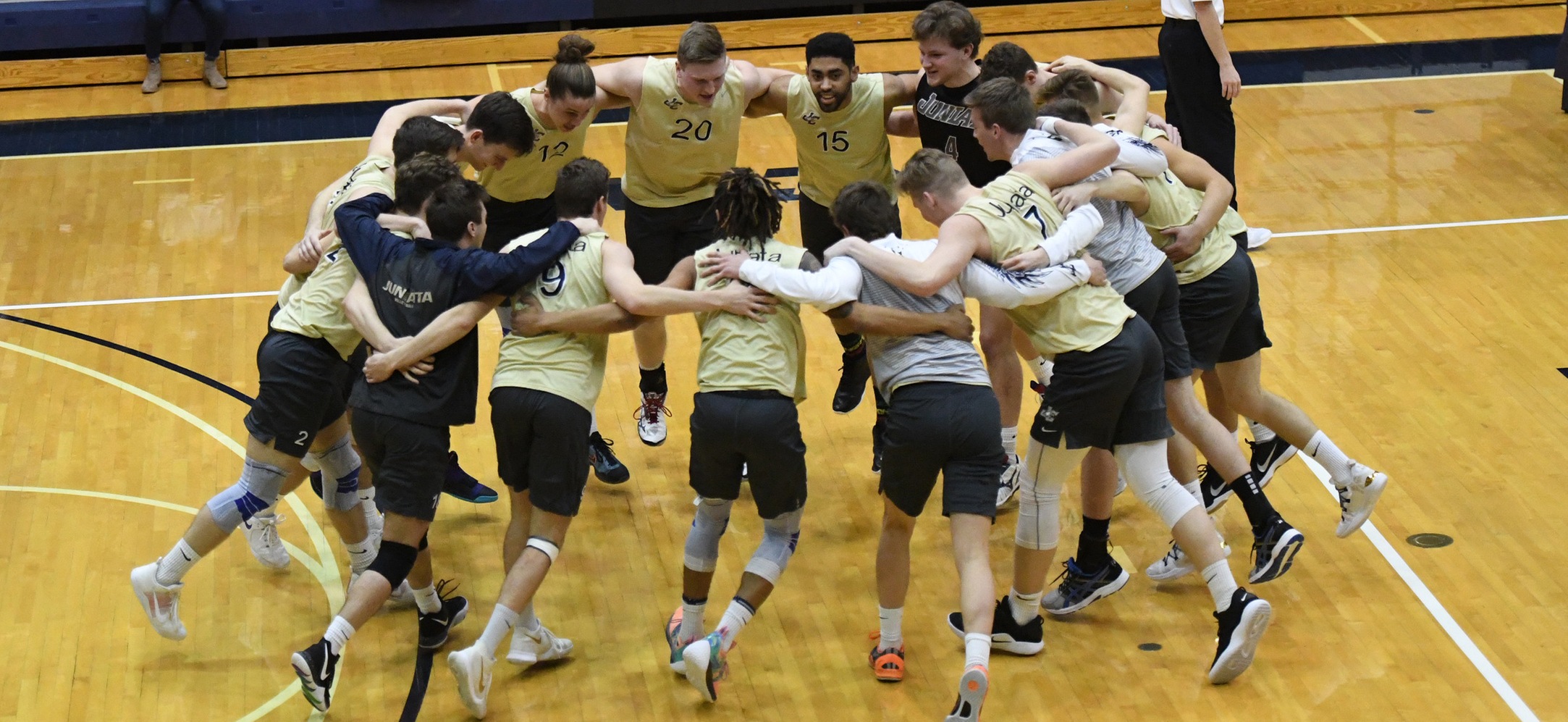 Eagles Sweep Aside #7 Cougars to Reach CVC Championship