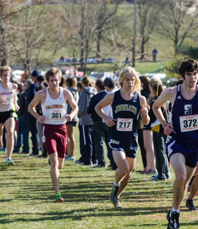 Men’s Cross Country Places 15th at Mideast Regional