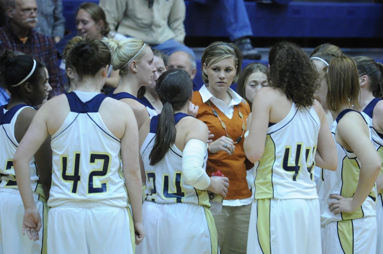 Women’s hoops' undefeated season ends with road loss