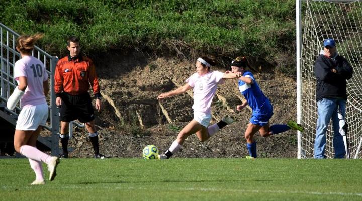 Women's Soccer Edged Out 2-1 By Blue Jays