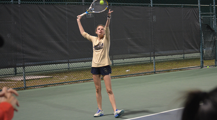 Katharine Conklin won at third singles 6-1, 6-2