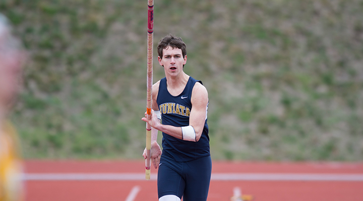 Men's Outdoor Puts on Strong Performances at Juniata Invite