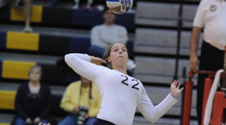 Women's volleyball moves to 5-0 in Landmark with win over Merchant Marine