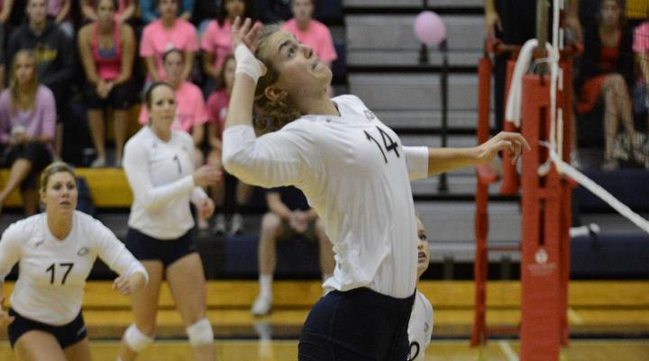 Women’s Volleyball Defeats Ohio Northern at Wittenberg Fall Classic