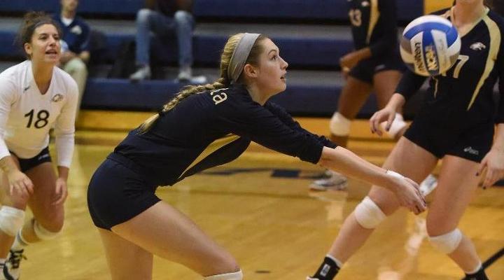 Clarion Holds off Women’s Volleyball, 3-0