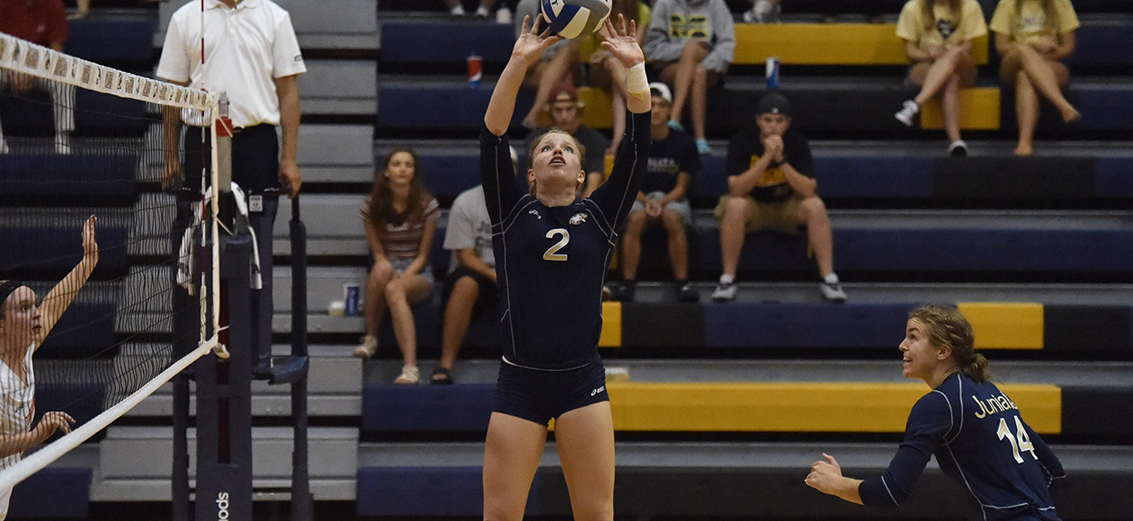 Kelly Reynolds became the 6th player in women's volleyball history to reach 4,000 assists.