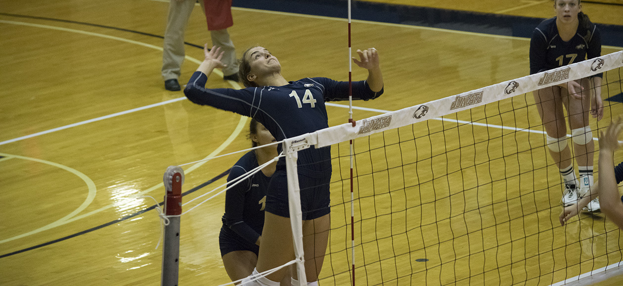 Women’s Volleyball Splits on Final Day of ASICS Invitational
