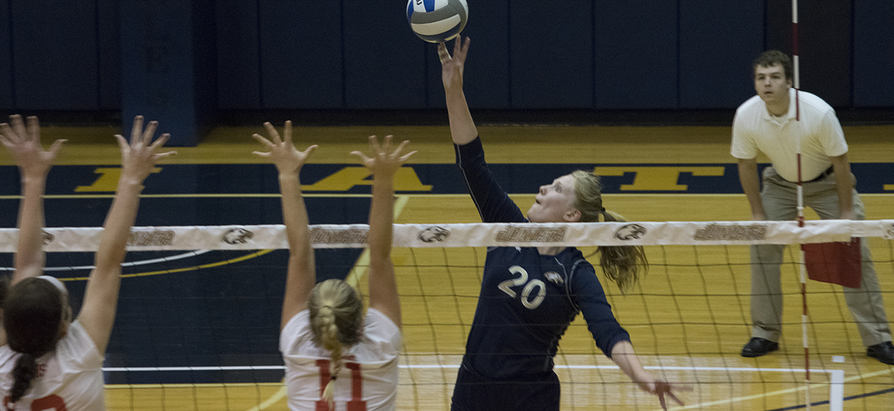 Suzanne Gloeckler totaled 18 kills on the afternoon.