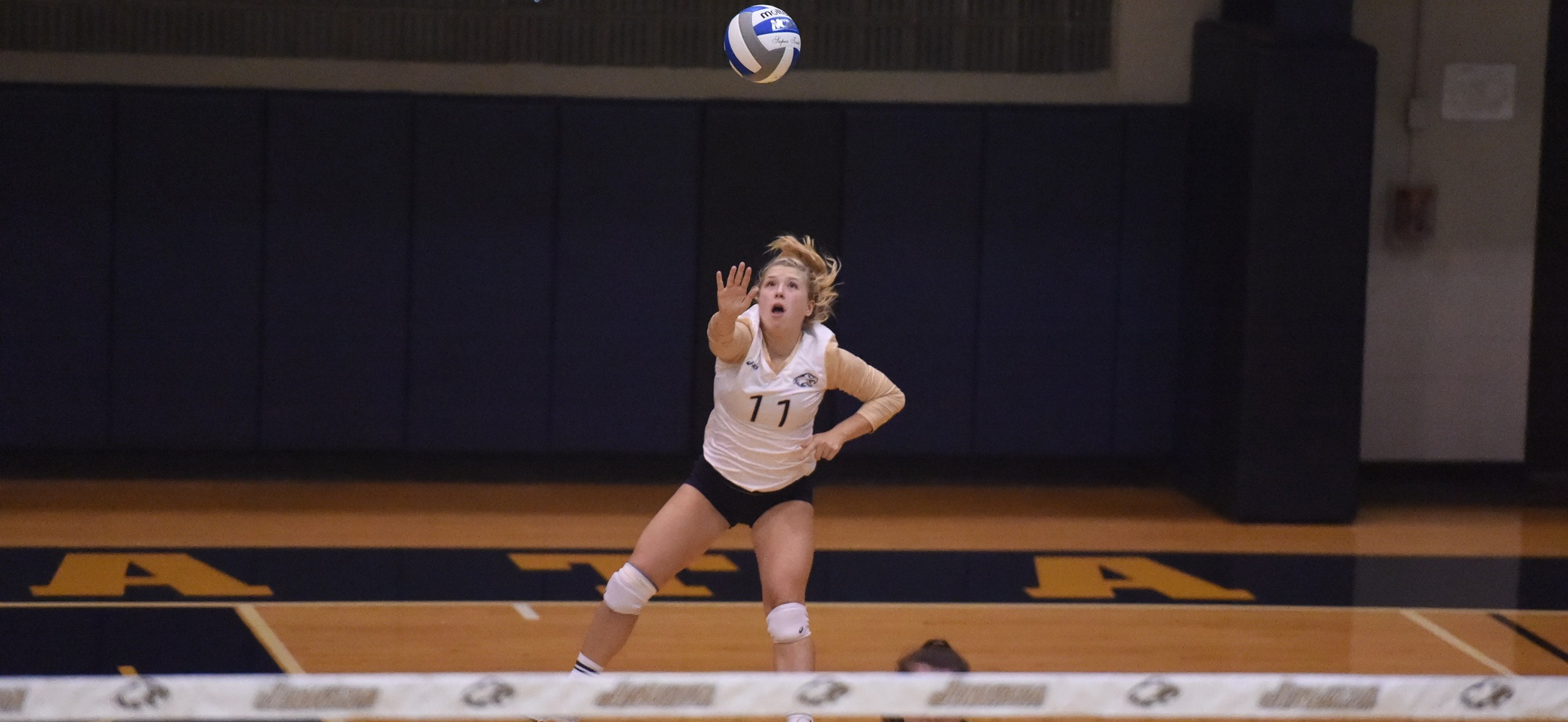 Women's Volleyball Sweeps Eastern in Battle of the Eagles