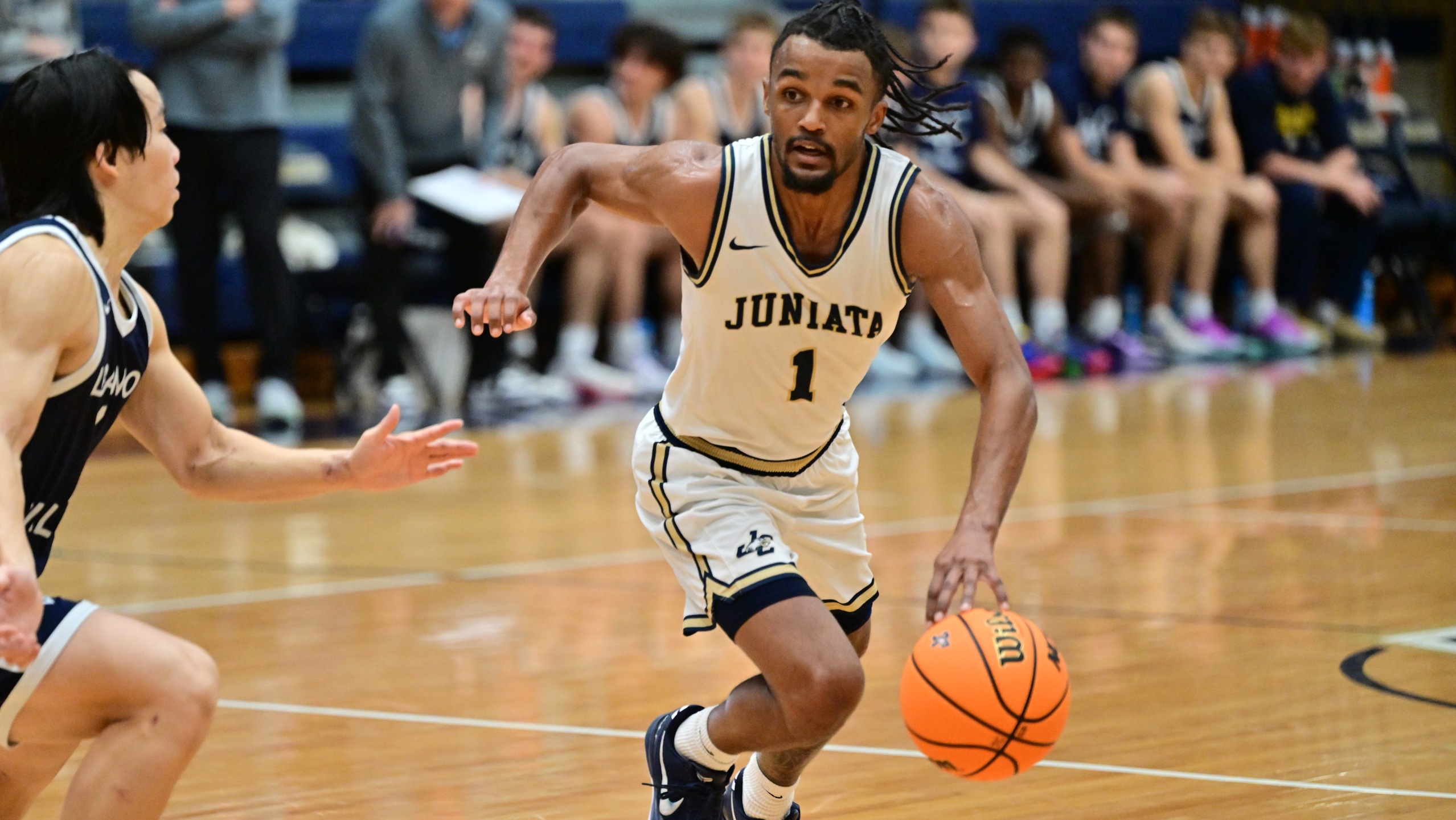 Bridgewater Tops Men’s Basketball in Battle of the Eagles