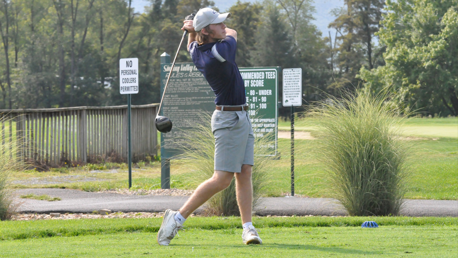 Men's Golf Play in Day One of Mountain Valley Collegiate Classic