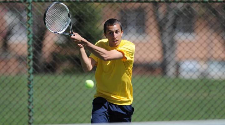 Men’s tennis grabs early lead over Moravian, but falls in 6-3 loss