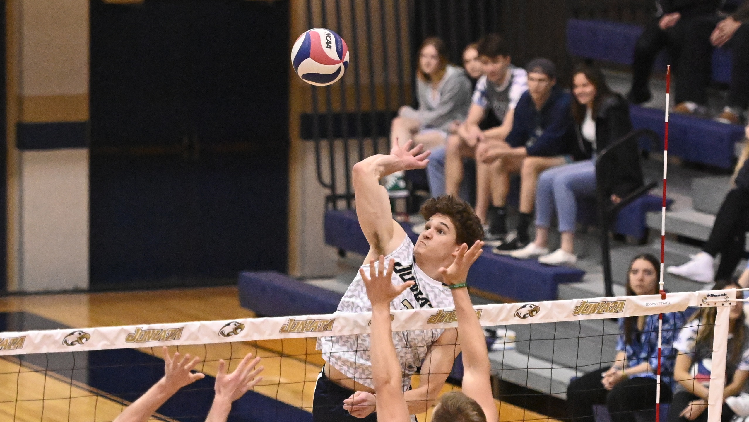 Men's Volleyball Bested by Knights in CVC Semifinals