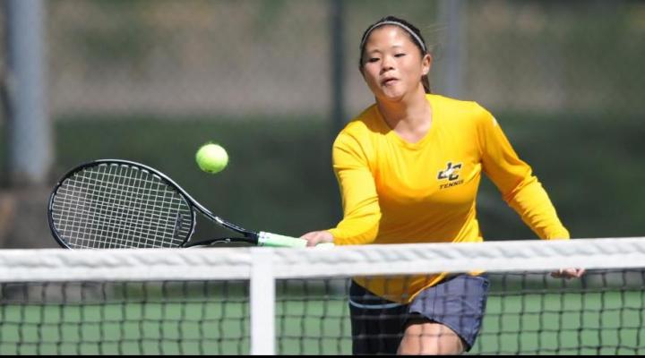 Women’s tennis match against Moravian suspended tied at 4-4