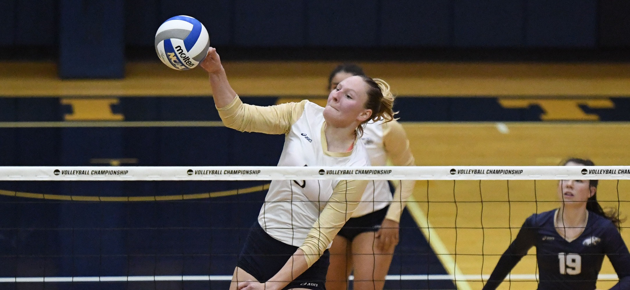 Marybeth Weihbrecht hit an efficient .625 with 11 kills to go with her two solo blocks and four block assists.