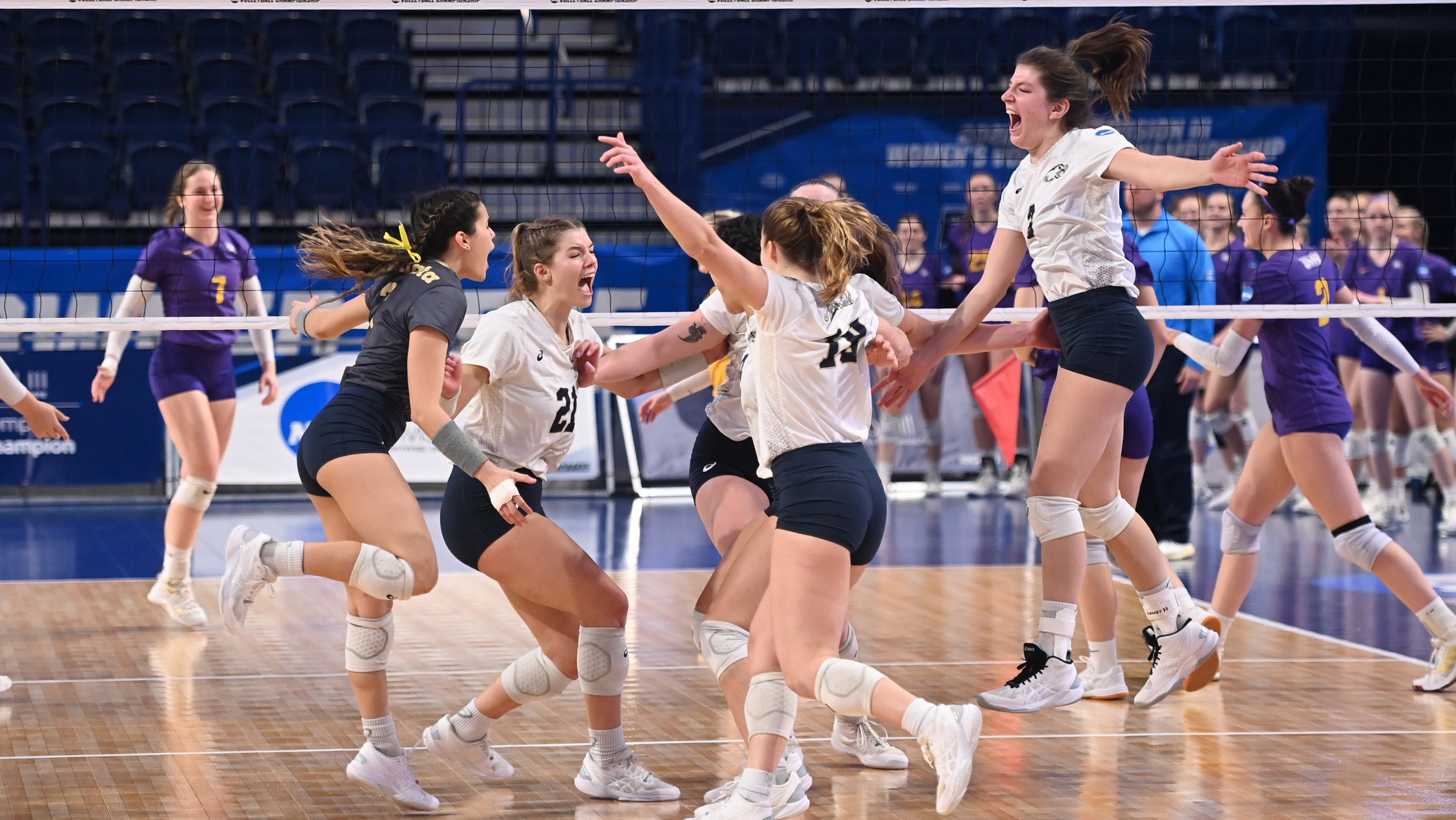 Women's Volleyball to Keep Dancing, Downs UNW & Advances to the NCAA National Championship