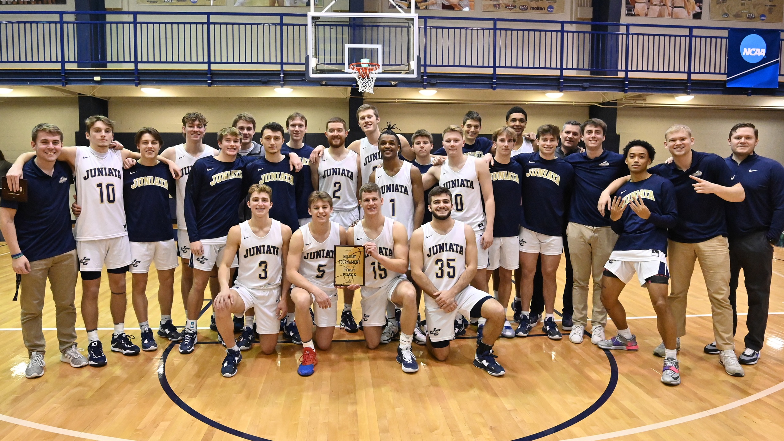 Eagles Takedown Griffins to Win Comfort Inn Holiday Tournament