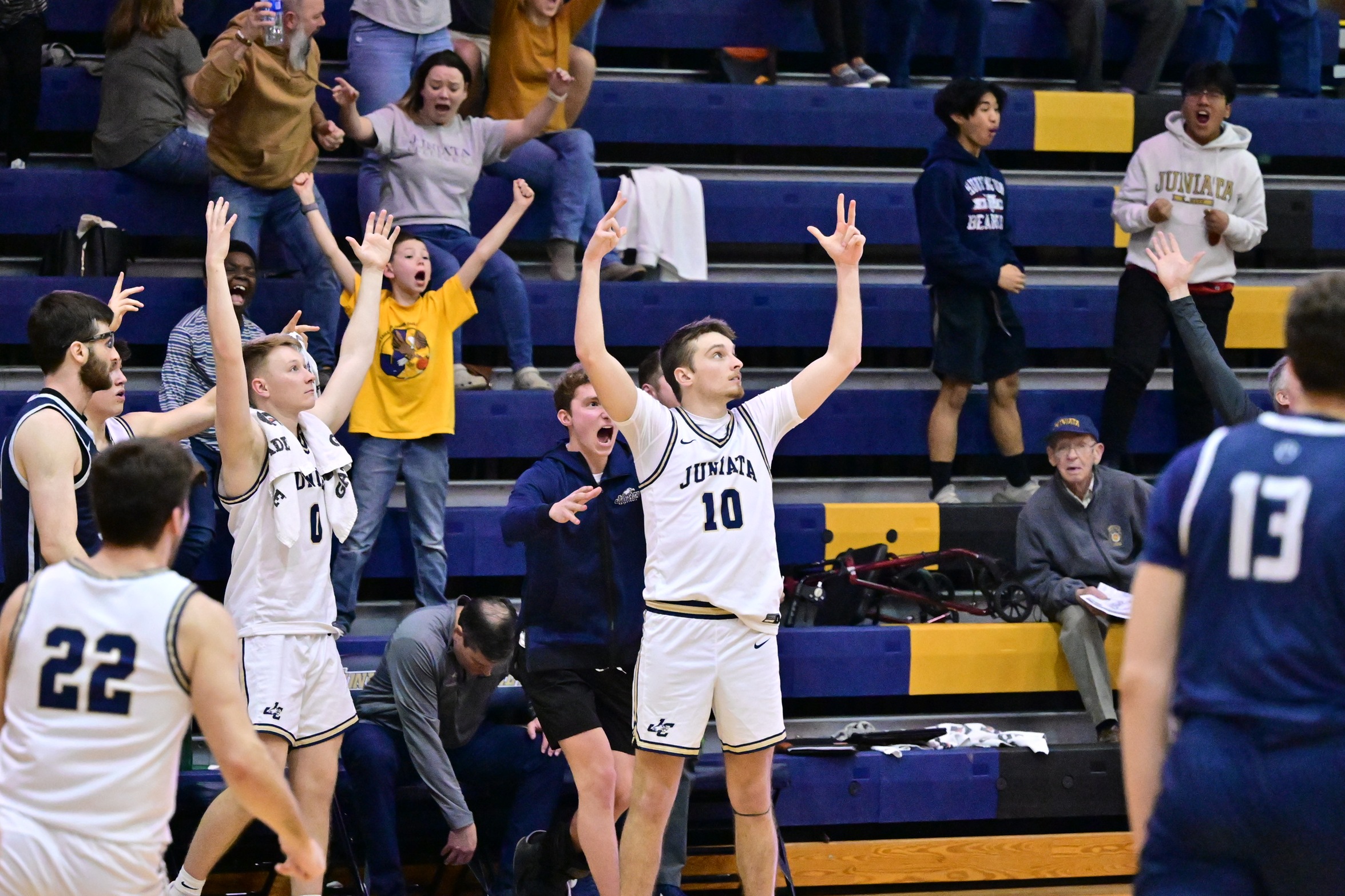 The Miracle at Memorial - Men's Basketball Advances to ECAC Championship in 2OT Thriller Over PSU Behrend