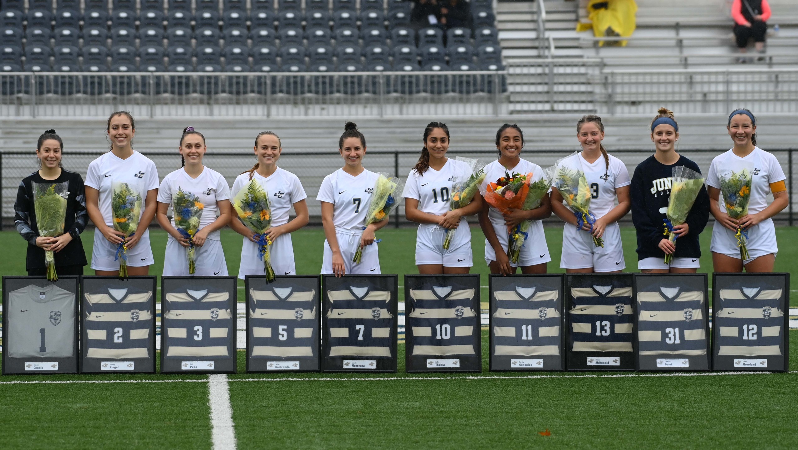 Women's Soccer Celebrates 10 Seniors Before Final Game of the Season