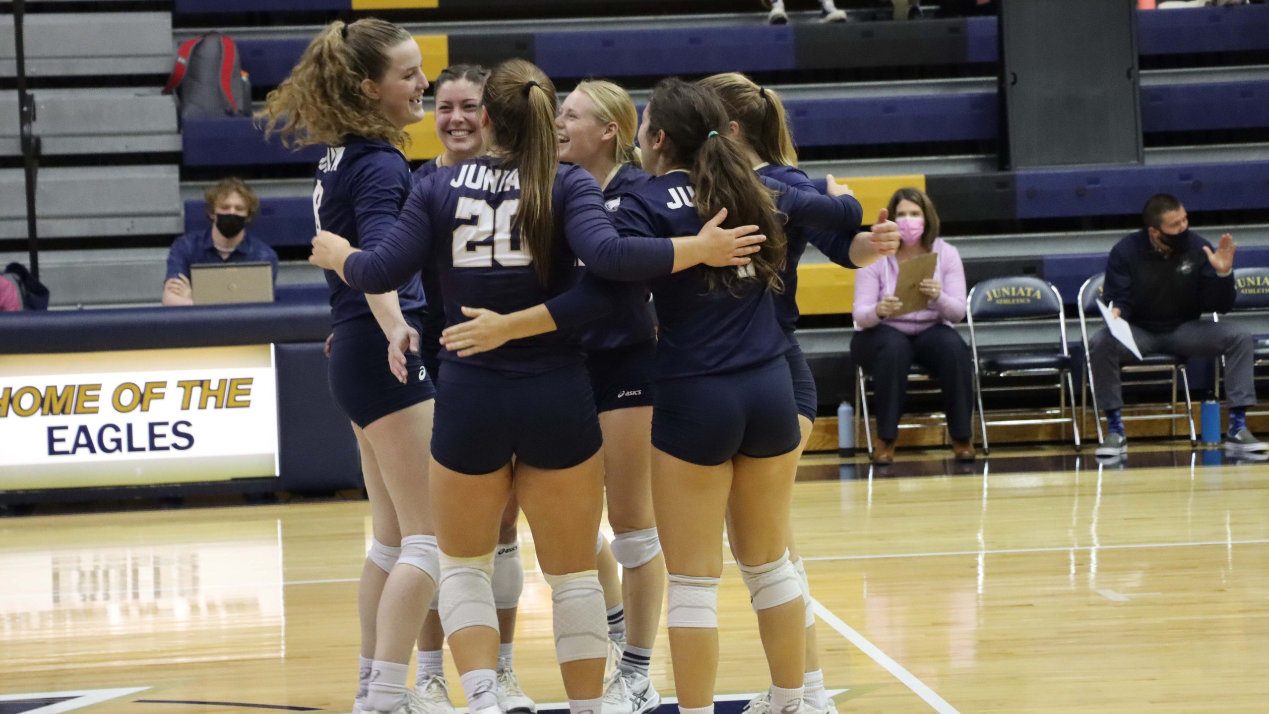 Women's Volleyball Wins 23rd Straight, Defeats Gophers