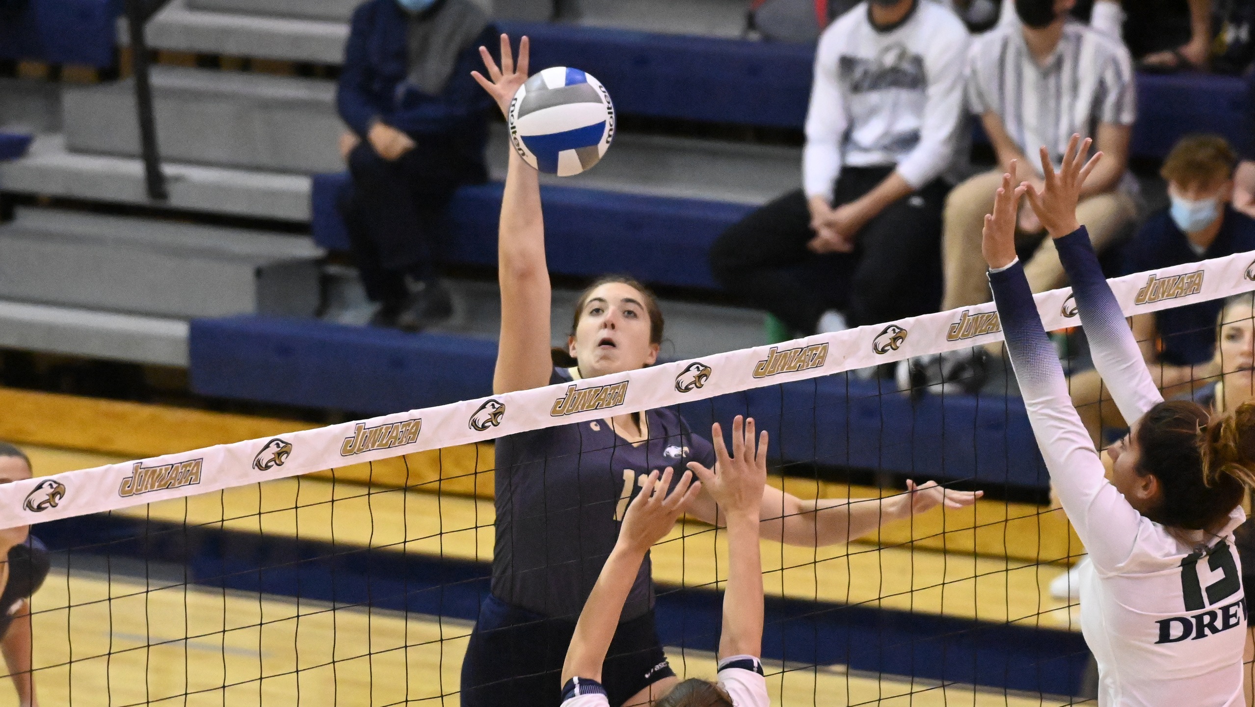 Women's Volleyball Wins Their 17th Straight in the Nation's Capital